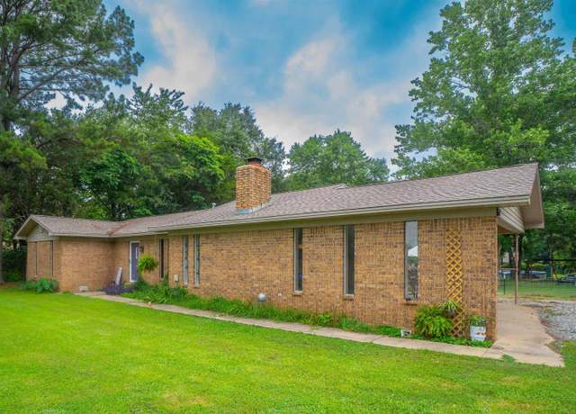 Property at 103 N Greer Dr, Searcy, AR 72143, 3 beds, 2 baths