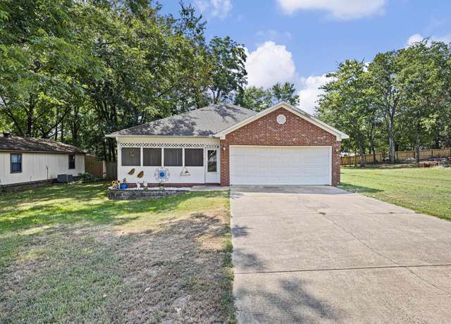 Property at 304 S Ola St, Morrilton, AR 72110, 3 beds, 2 baths
