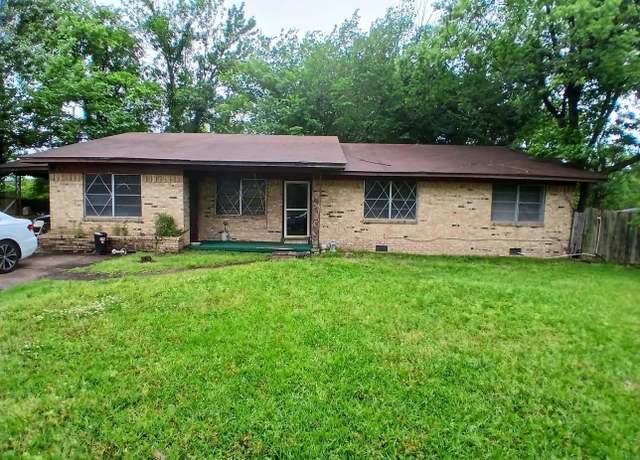 Property at 923 California St, Texarkana, AR 71854, 3 beds, 2 baths