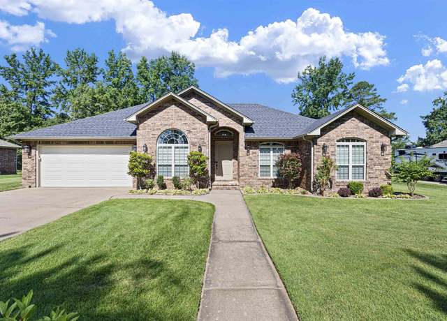 Property at 1100 S Vancouver Ave, Russellville, AR 72801, 4 beds, 2.5 baths