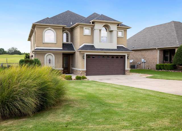 Property at 4518 Clubhouse Dr, Jonesboro, AR 72405, 4 beds, 3.5 baths