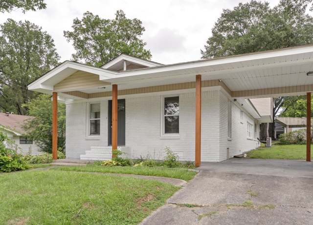 Property at 403 S West St, Morrilton, AR 72110, 4 beds, 2.5 baths