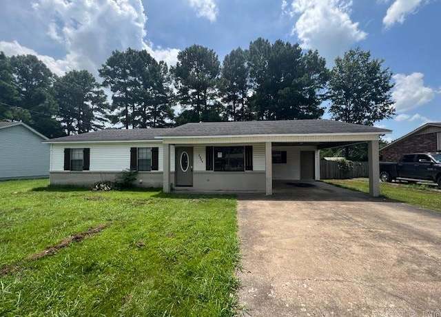 Property at 2804 Clifft St, Paragould, AR 72450, 4 beds, 2 baths