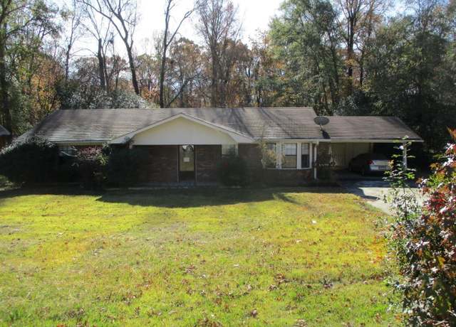Property at 8006 S Pinewood Dr, Pine Bluff, AR 71603, 3 beds, 2 baths