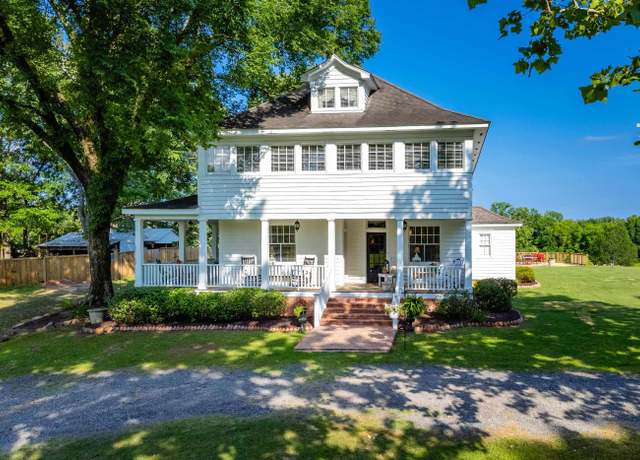 Property at 20923 Green St, Roland, AR 72135, 5 beds, 4.5 baths
