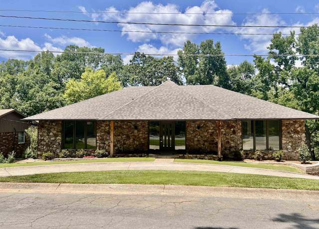 Property at 21 E Lake Dr, North Little Rock, AR 72116, 4 beds, 3.5 baths