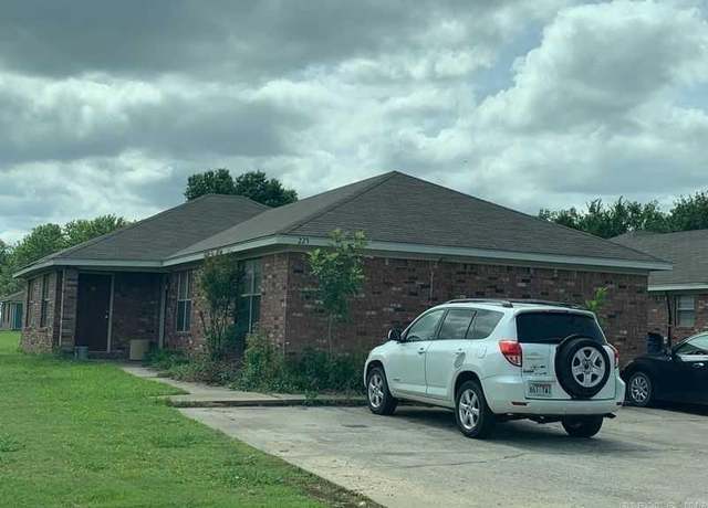 Property at 225 S Ash St, Conway, AR 72034, 4 beds