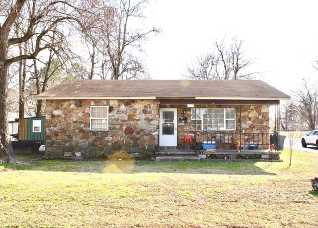 Property at 700 E Court St, Paragould, AR 72450, 2 beds, 1 bath