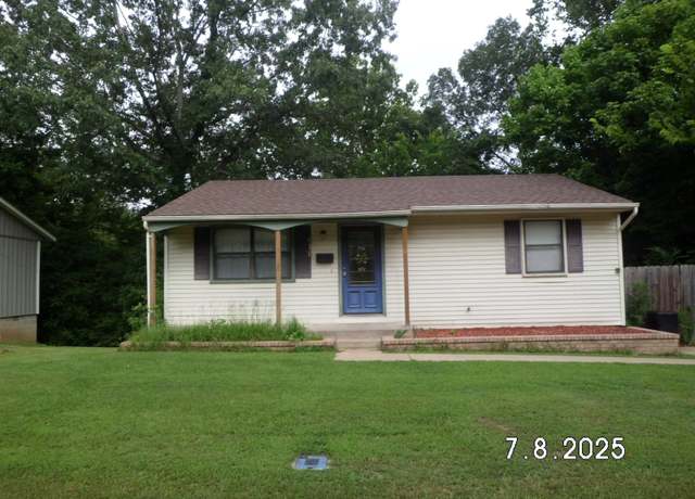 Property at 410 N 3rd St, Heber Springs, AR 72543, 4 beds, 2 baths
