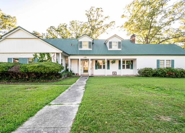 Property at 1002 N Bradley Ave, El Dorado, AR 71730, 4 beds, 3 baths