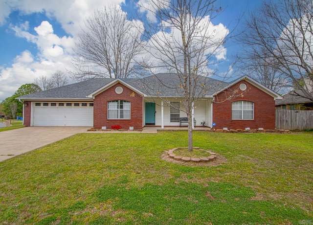 Property at 1905 Calhoun Dr, Conway, AR 72034, 3 beds, 2 baths