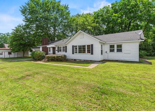 Property at 901 S Reine St, Mena, AR 71953, 3 beds, 2 baths