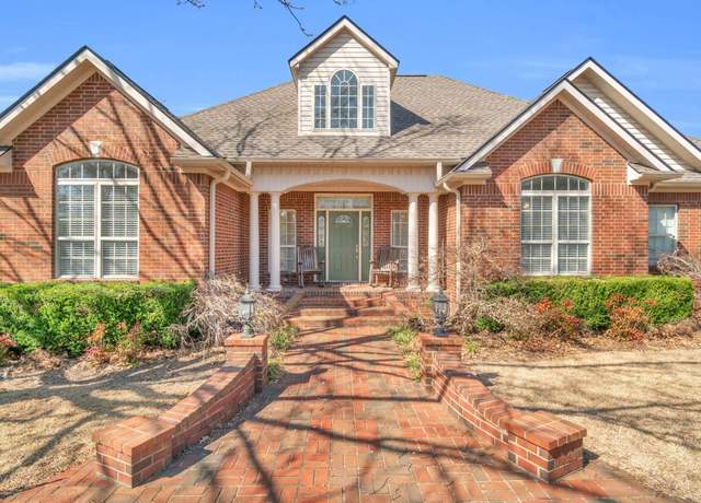 Property at 206 N Riggsville Dr, Mountain View, AR 72650, 3 beds, 2.5 baths