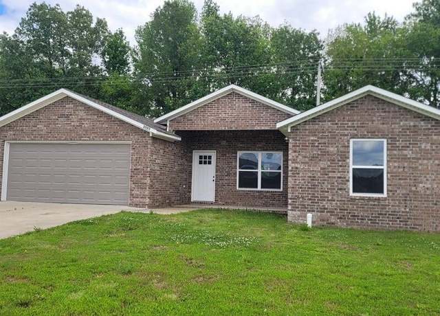 Property at 2503 N 1 St, Paragould, AR 72450, 4 beds, 2 baths