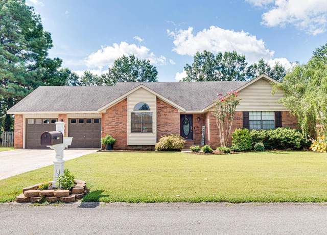 Property at 3500 Willow Ln, Paragould, AR 72450, 3 beds, 3 baths