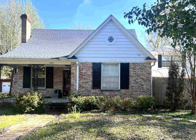 Property at 220 Linden Cir, Pine Bluff, AR, 4 beds, 2.5 baths