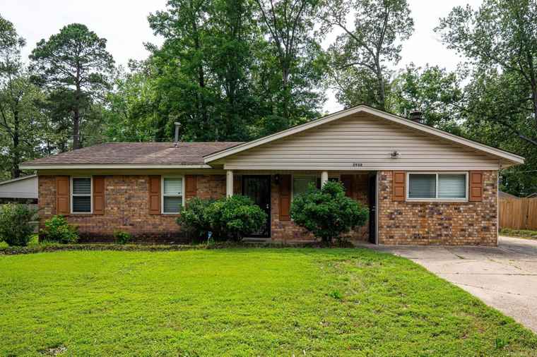 Photo of 3938 Wooddale Dr Little Rock, AR 72209