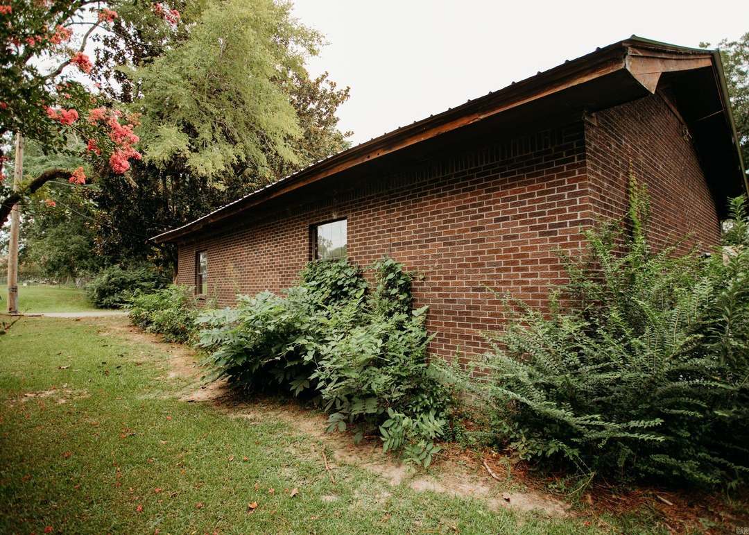 421 4th St, Strong, AR 71765