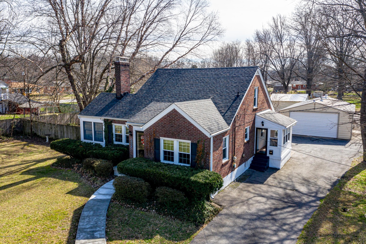 2226 Upper Hunters Trce, Louisville, KY 40216 MLS 1553644 Redfin