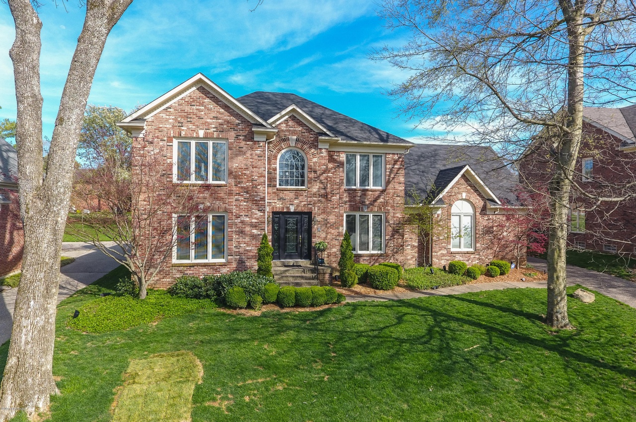 842 Lake Forest Pkwy, Louisville, KY 40245 MLS 1556735 Redfin