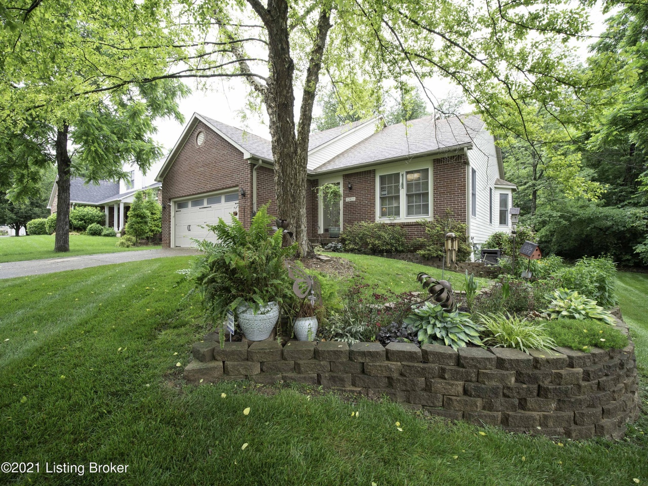 12427 Dominion Way, Louisville, KY 40299 | MLS# 1587859 | Redfin