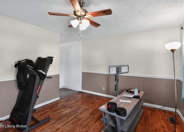 Property at 2910 Bradley St, Paducah, KY 42003, 3 beds, 1 bath