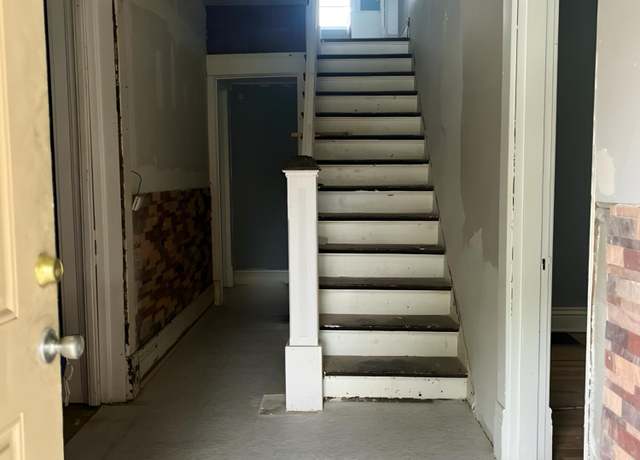 Property at 2010 St Xavier St, Louisville, KY 40203, 4 beds, 1.5 baths