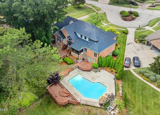 Property at 527 Woodlake Dr, Louisville, KY 40245, 4 beds, 3.5 baths