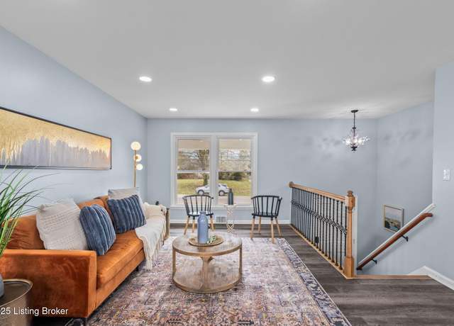 Property at 7007 Green Manor Dr, Louisville, KY 40228, 6 beds, 3 baths