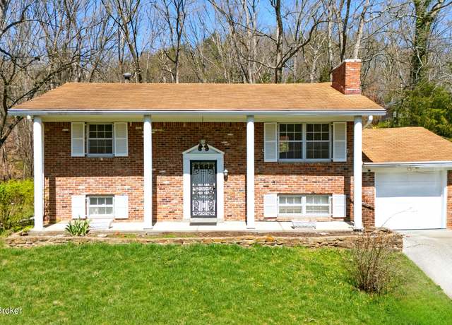 Property at 8221 St Anthony Church Rd, Louisville, KY 40214, 3 beds, 2 baths