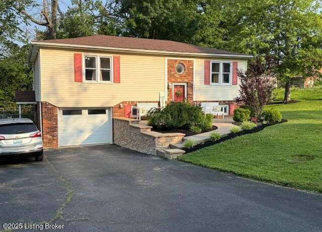 Property at 402 Embry Villa Dr, Leitchfield, KY 42754, 3 beds, 2 baths