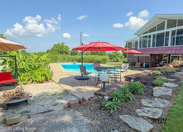 Property at 207 Woodlawn Rd, Shelbyville, KY 40065, 3 beds, 3 baths