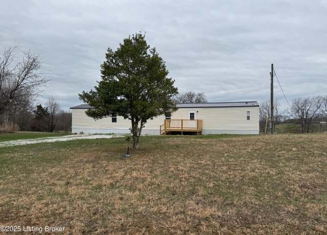 Property at 100 Youngstown St, Hardyville, KY 42746, 3 beds, 2 baths