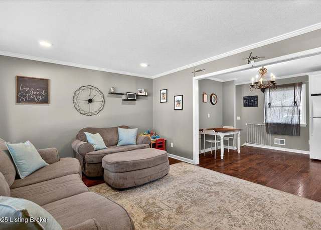 Property at 5614 Fruitwood Dr, Louisville, KY 40272, 3 beds, 2 baths