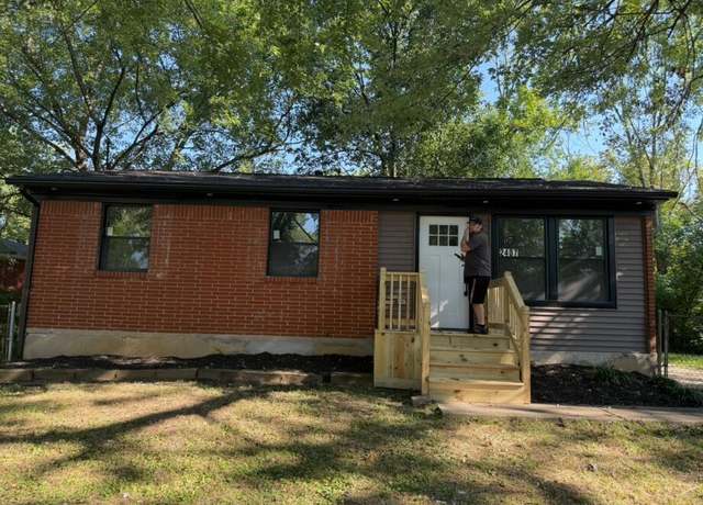 Property at 2407 Kings Cross Ct, Louisville, KY 40272, 3 beds, 1.5 baths