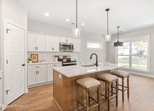 Property at 801 Artisan Pkwy, La Grange, KY 40031, 3 beds, 2 baths