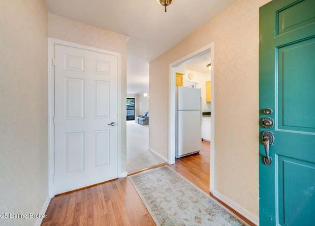 Property at 905 Loveall Ln, Louisville, KY 40223, 2 beds, 3 baths
