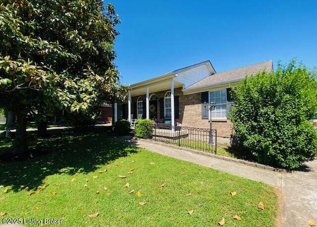 Property at 107 Redmon St, Bardstown, KY 40004, 3 beds, 2 baths