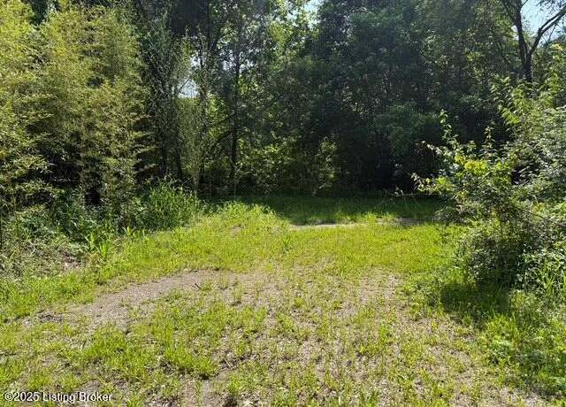 Property at 7405 Lake Louisvilla Dr, Crestwood, KY 40014