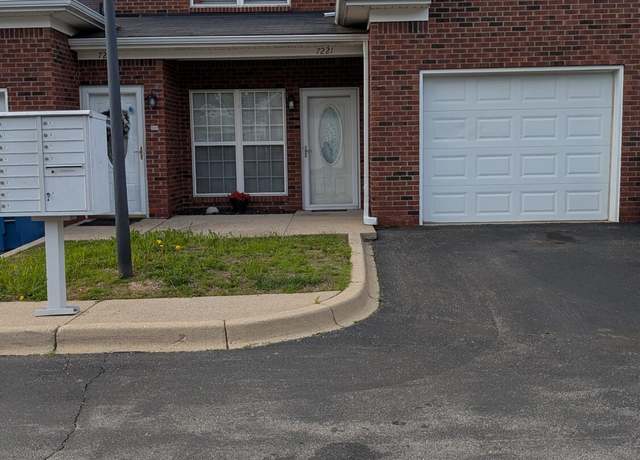 Property at 7221 Correll Place Dr, Louisville, KY 40228, 2 beds, 2 baths
