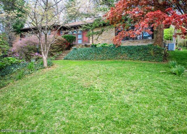 Property at 215 Choctaw Rd, Louisville, KY 40207, 3 beds, 2 baths