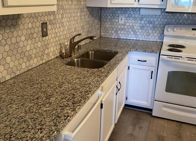 Property at 3030 Breckenridge Ln #535, Louisville, KY 40220, 2 beds, 2 baths