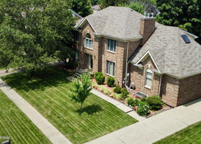 Property at 812 Foxfire Dr, Louisville, KY 40223, 4 beds, 2.5 baths