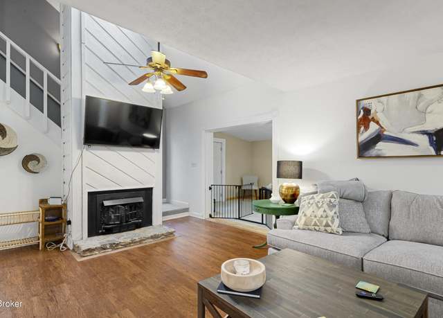 Property at 4808 Redmon Ct, Louisville, KY 40291, 3 beds, 2 baths