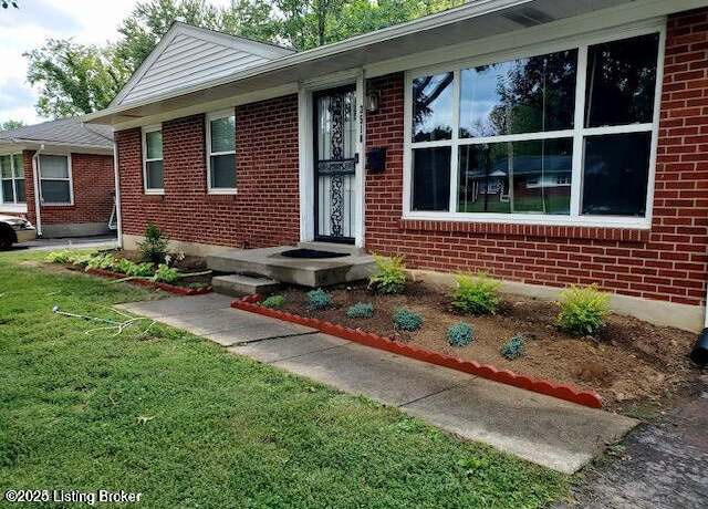 Property at 3510 Ethelwood Dr, Jeffersontown, KY 40299, 3 beds, 1.5 baths