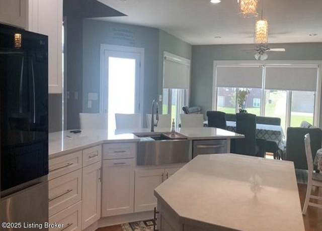 Property at 10812 Bardstown Woods Blvd, Louisville, KY 40291, 5 beds, 3.5 baths