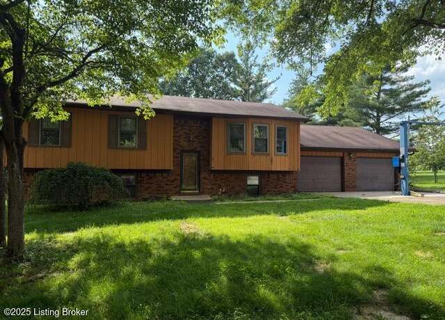 Property at 15 Oakwood Dr, Brandenburg, KY 40108, 5 beds, 2.5 baths