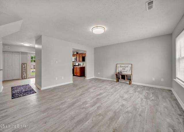 Property at 5804 Lake Erie Dr, Louisville, KY 40291, 2 beds, 1.5 baths