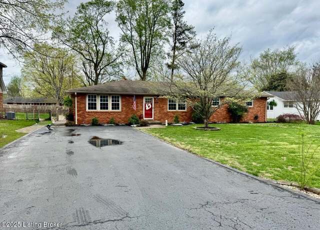Property at 2725 Mohawk Dr, Bowling Green, KY 42101, 3 beds, 2 baths