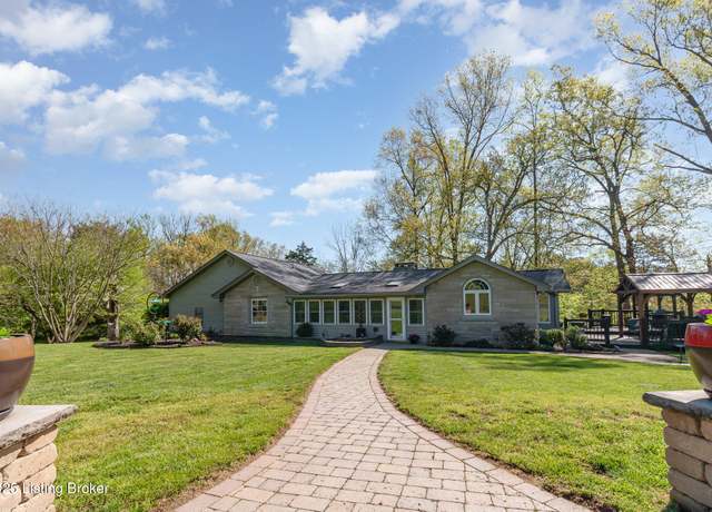 Property at 4500 Chenoweth Run Rd, Louisville, KY 40299, 3 beds, 2.5 baths